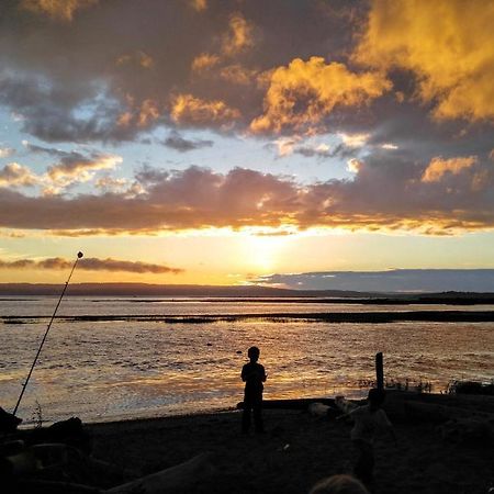 Warm Beach Hideaway With Private Beach! Stanwood Luaran gambar